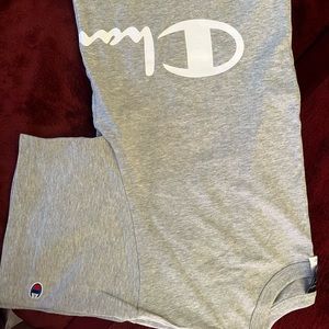 Champion T-shirt